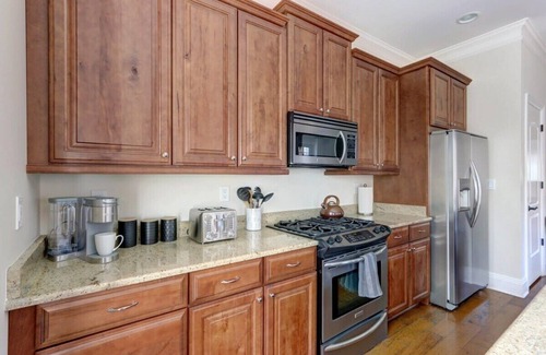 Historic District - North Condo | The Luxury Loft on Bay Street, Modern | Central