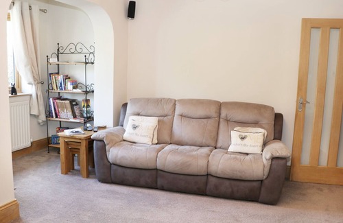 Shrewsbury Cottage | THE LYMES, pet friendly, with a garden in Shrewsbury