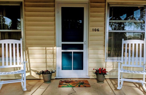 Inavale House | The M Guest House in Red Cloud - Cute & Charming