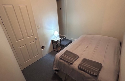 East Harlem House | The Macaw Guesthouse