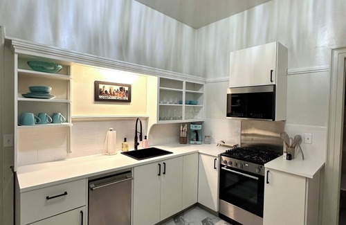 South Main Street Apartment | The Macberns Row House (Unit 2)