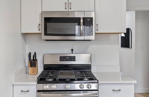Des Moines House | The Mackie - Charming 4-bedroom house with High Speed WiFi in lovely Des Moines