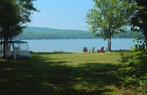 Stoneham Cottage | The Mad Moose on beautiful Keewaydin Lake