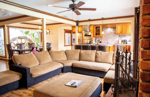 Anaheim Colony Historic District House | The Magic Forest House - 1mile to Disneyland family friendly House with a pool.