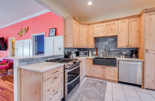 Old Town West House | ‘The Magnolia House’ w/Hot Tub < 1 Mi to Old Town