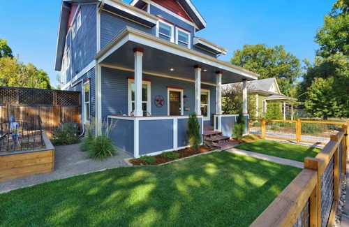 Old Town West House | ‘The Magnolia House’ w/Hot Tub < 1 Mi to Old Town