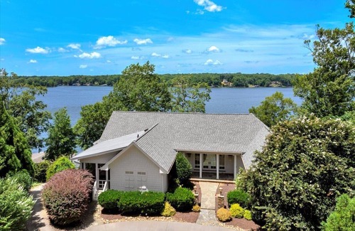 Morristown House | The Magnolia | Luxury, Comfort, and Lake Life – All in One Stunning Escape