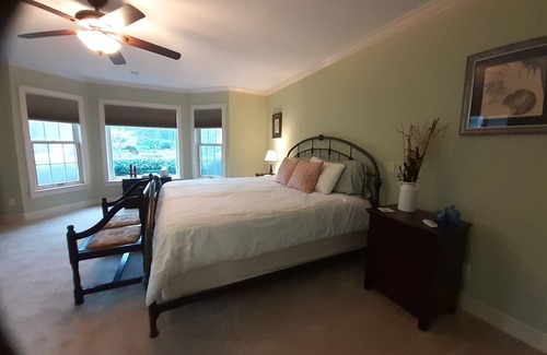Starkville Bed & Breakfast | The Magnolia Tree B&B KING SUITE only 5 minutes from MSU campus!