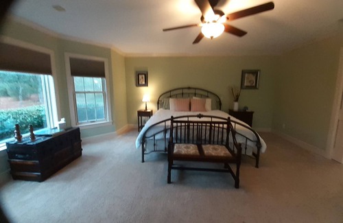 Starkville Bed & Breakfast | The Magnolia Tree B&B KING SUITE only 5 minutes from MSU campus!