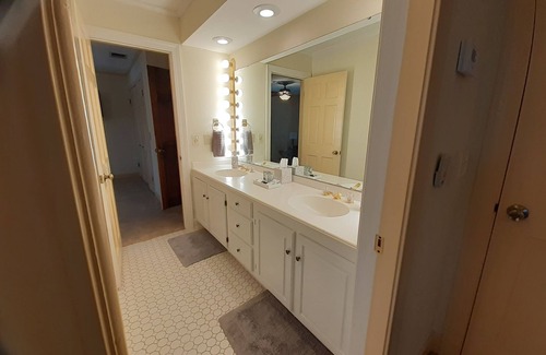 Starkville Bed & Breakfast | The Magnolia Tree B&B JACK & JILL SUITE conveniently located 5 minutes from MSU!
