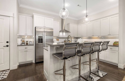 Fayetteville House | The Magnolia - Walk to Downtown - 0.5 mi to UofA