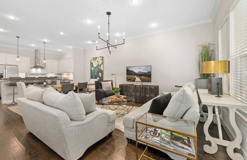 Fayetteville House | The Magnolia - Walk to Downtown - 0.5 mi to UofA