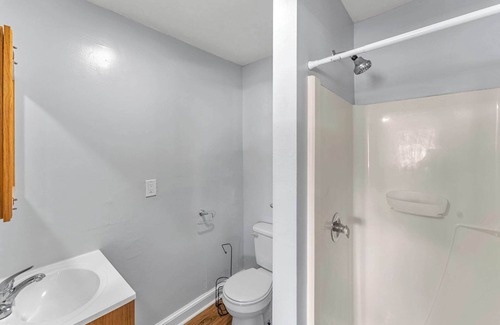 Oneonta Apartment | The Main Lineup 3 - All Star Baseball Rentals