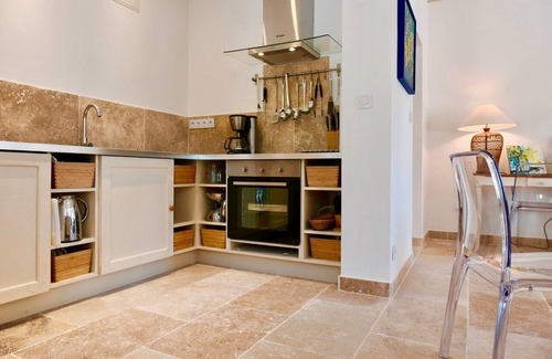 Saint-Seurin-de-Prats House | The Maison de la Fontaine is located just a few dozen meters from the Dordogne River.