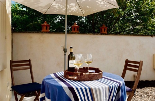 Saint-Seurin-de-Prats House | The Maison de la Fontaine is located just a few dozen meters from the Dordogne River.