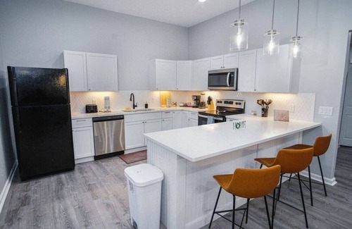 Historic Garderns House | The Majestic Manor - A Feliz Stays Home