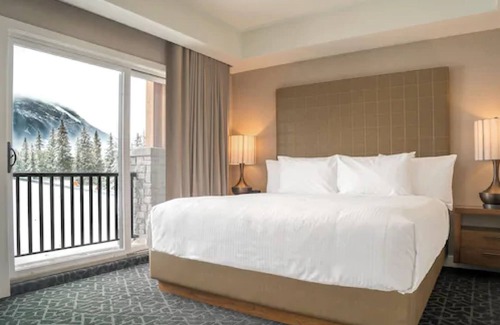 Canmore Hotel | The Malcolm Hotel