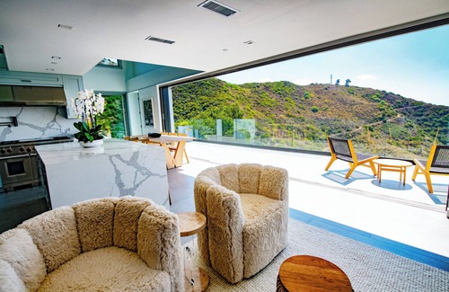 Malibu House | The Malibu Modern Oasis - Oceanview 4 Brdrm Surrounded by Canyon Views