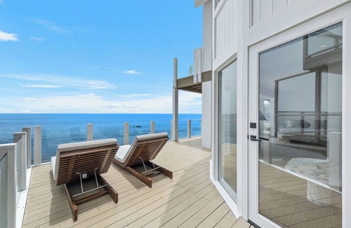 Malibu House | The Malibu Rd Tree House l Beachfront & Central