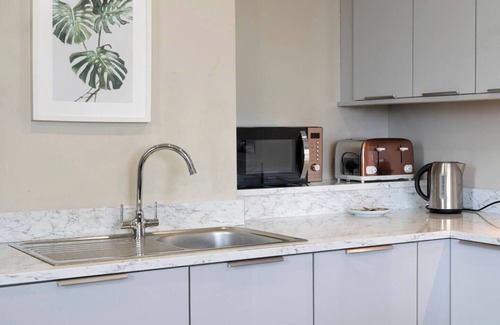 Belfast Apartment | The Manhattan -1bd City Ap (Gold Short Term Stays)