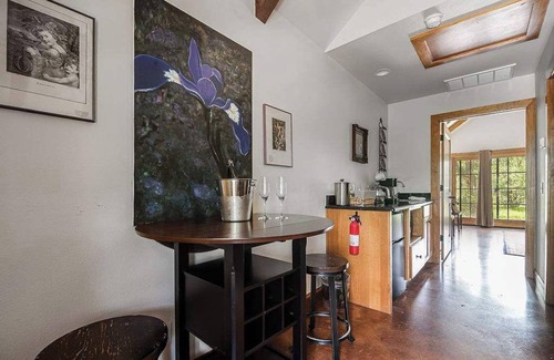 Fredericksburg Cabin | The Manor Haus at Messina Hof Hill Country Winery-Paris Haus