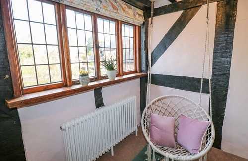 Denstone Cottage | THE MANOR HOUSE, pet friendly, character holiday cottage in Rocester
