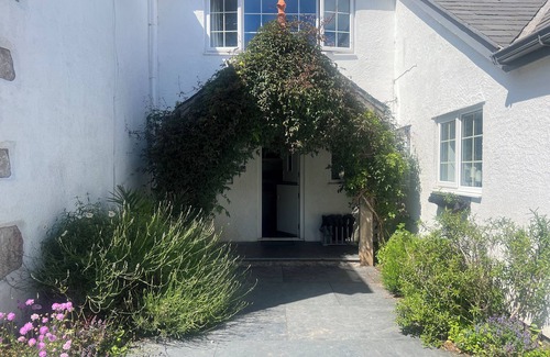 Llandudno Junction Cottage | THE MANOR HOUSE SKERRY VORE, pet friendly, with hot tub in Llandudno