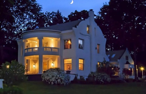 Green Lake House | The Manor on Green Lake