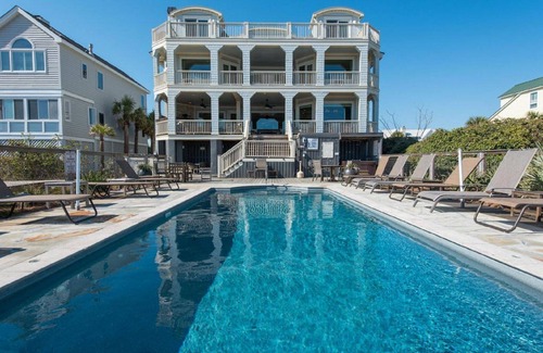 Isle of Palms House | The Mansion at Isle of Palms - Beachfront with Pool