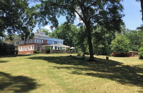 Church Street House | The Mansion Headquarters Retreat near Atl airportnn