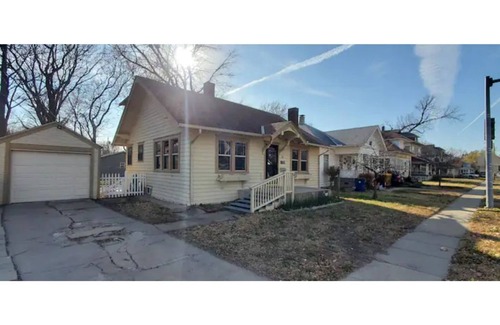 Wichita House | The Maple - Charming 2 Bed in historic Delano