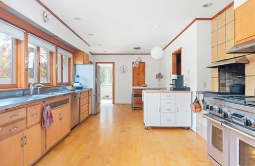 Lenox House | The Maple House - Modern Retreat Near Town