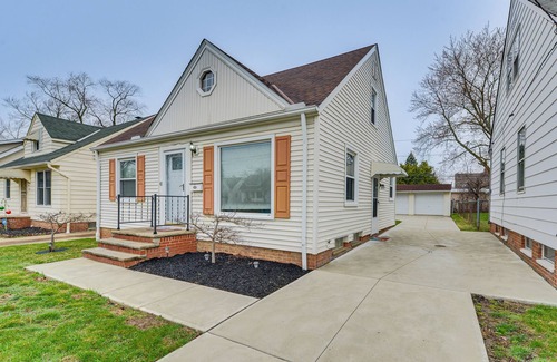 Maple Heights House | 'The Maple Tree' Home: 14 Mi to Downtown Cleveland