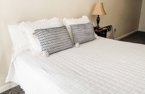 Whitehall Apartment | The Maple Tree Inn - #17