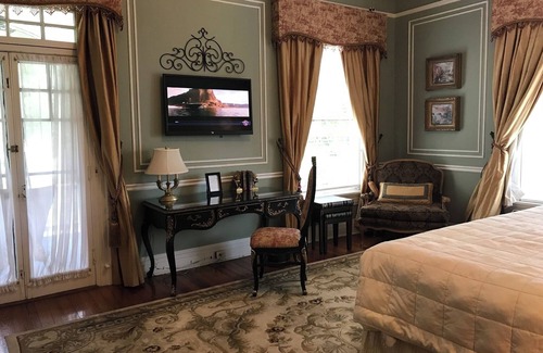 Hammond Bed & Breakfast | The Marie Antoinette