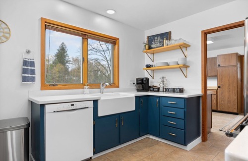 Northport House | The Mariner Petite: 2BR, Hot Tub, In Village, Pets