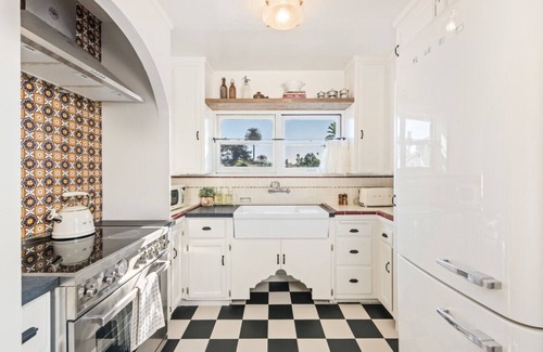 West Beach Apartment | The Marlowe Seaside Inn - Vintage Luxury at the Beach - Hotel Amenities