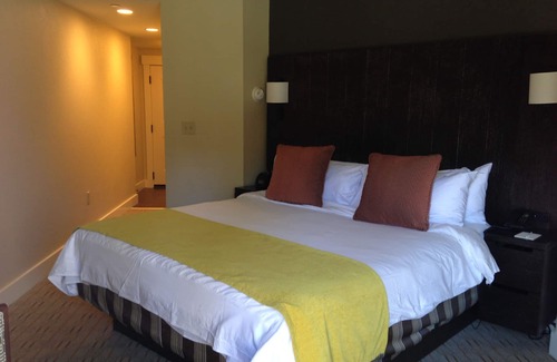 South Lake Tahoe Resort | The Marriott Grand ResidencenGreat Location with pool & partial mountain View!