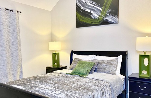 Clarksville House | The Marvel 5 bedrms w/Cinema+Study~Sleeps 12