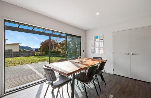 Motuoapa House | The Marvel of Motuoapa - Modern Holiday Home