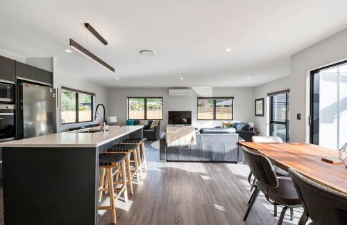 Motuoapa House | The Marvel of Motuoapa - Modern Holiday Home