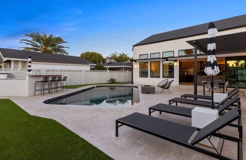 Camelback East Villa | The Mason - Luxurious Paradise in Phoenix with Heated Pool