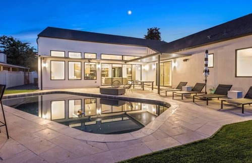 Camelback East Villa | The Mason - Luxurious Paradise in Phoenix with Heated Pool
