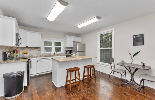 Summerville House | The Master Classic, 2.4 miles to Augusta National- 4 bedrooms, Sleeps 12