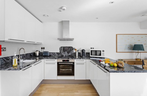 Dartmouth Apartment | The Masts - Luxury Dart Marina Apartment