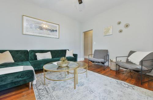Chelsea Apartment | The Maverick Downstairs - Lux Apartment - Free Parking - 2 Miles From Airport & Downtown Boston