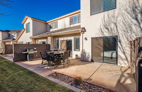 Washington Fields House | The Maverick|Resort Amenities, PlayStation, Grill, and more!