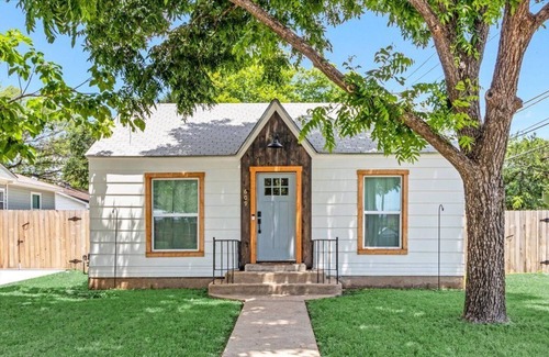 McGregor House | The McGregor Cottage - 2bd & 2ba