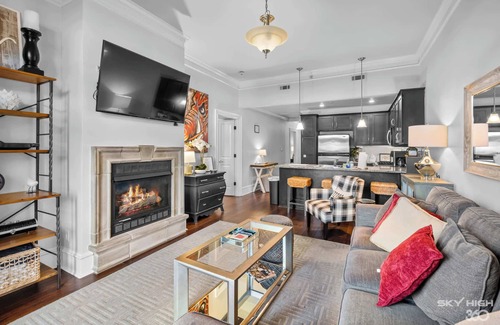 Fayetteville Apartment | The Meadow DTWN Fay Condo- 2 Blocks to Dickson St