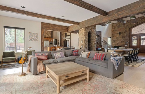 Meadowbrook Estates House | The Meadowbrook. Luxury. Games. BBQ. Huge private Back yard
